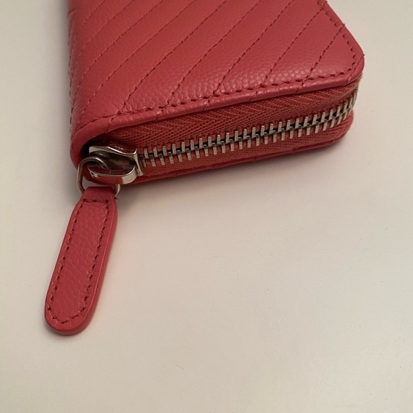100% Authentic Chanel chevron zip card case - Picture 7 of 16